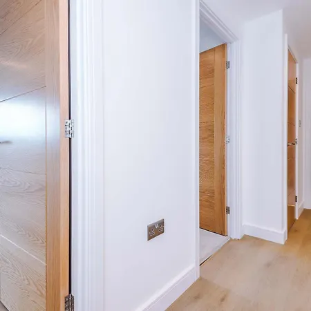 Premium 2-bed In Centre By Mcpi Hosting, Perfect For Families & Contractors