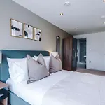 Premium 2-bed In Centre By Mcpi Hosting, Perfect For Families & Contractors * Leeds (West Yorkshire)