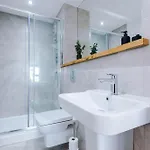 Premium 2-bed In Centre By Mcpi Hosting, Perfect For Families & Contractors *