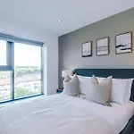 Premium 2-bed In Centre By Mcpi Hosting, Perfect For Families & Contractors