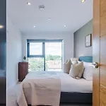 Apartamento Premium 2-bed In Centre By Mcpi Hosting, Perfect For Families & Contractors *