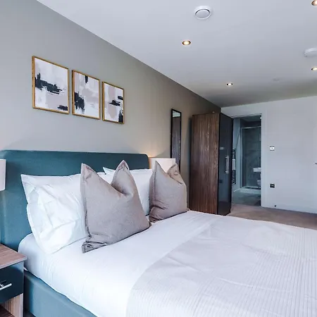 Premium 2-bed In Centre By Mcpi Hosting, Perfect For Families & Contractors * Leeds (West Yorkshire)