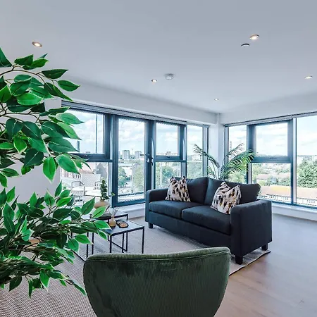 شقة Premium 2-bed In Centre By Mcpi Hosting, Perfect For Families & Contractors *