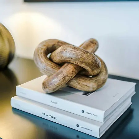 Premium 2-bed In Centre By Mcpi Hosting, Perfect For Families & Contractors Апартаменти *