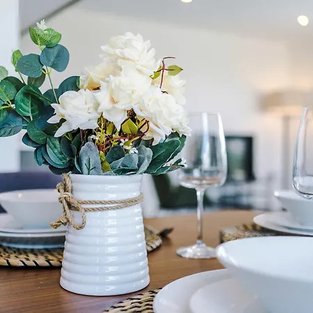 Premium 2-bed In Centre By Mcpi Hosting, Perfect For Families & Contractors *