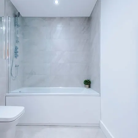 公寓 2br Penthouse In Centre - Free Parking, Wifi 利兹