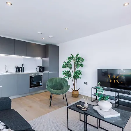 2br Penthouse In Centre - Free Parking, Wifi *