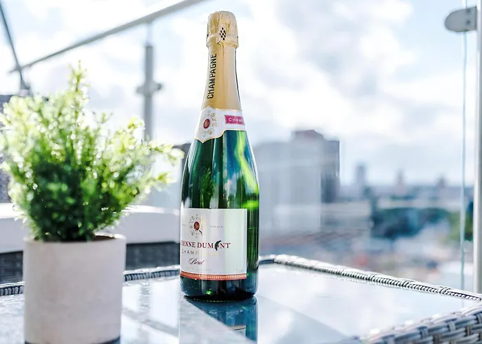 2br Penthouse In Centre - Free Parking, Wifi 公寓 *