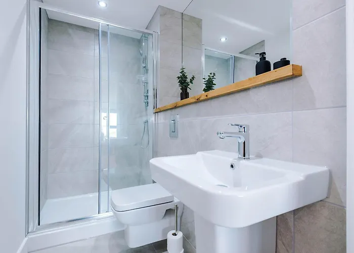 2br Penthouse In Centre - Free Parking, Wifi *