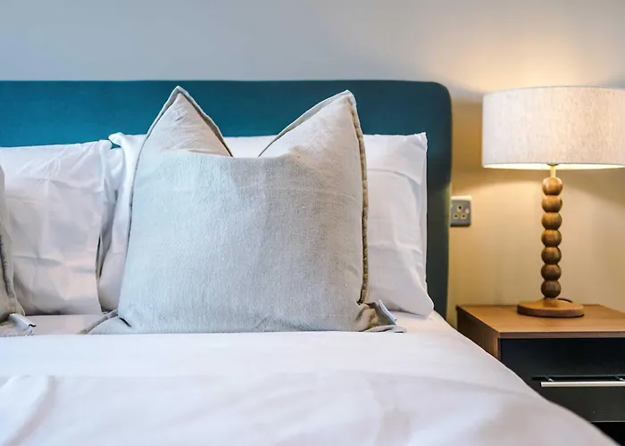 Premium 2-bed In Centre By Mcpi Hosting, Perfect For Families & Contractors דירה לידס