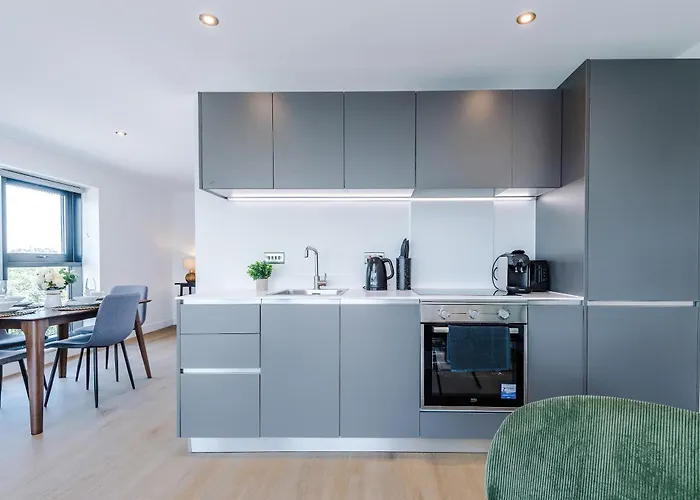 Апартаменти Premium 2-bed In Centre By Mcpi Hosting, Perfect For Families & Contractors *