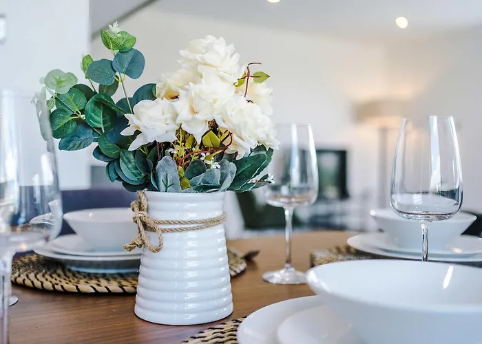 Premium 2-bed In Centre By Mcpi Hosting, Perfect For Families & Contractors *