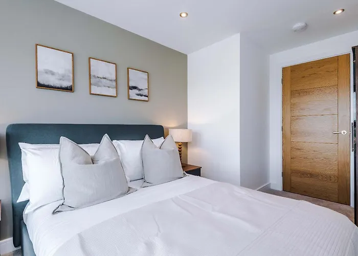 Premium 2-bed In Centre By Mcpi Hosting, Perfect For Families & Contractors דירה לידס