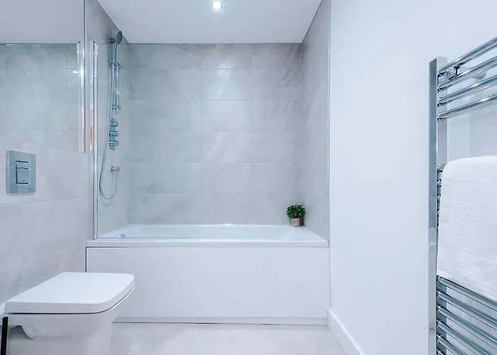 Апартаменти Premium 2-bed In Centre By Mcpi Hosting, Perfect For Families & Contractors Лідс