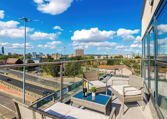 2br Penthouse In Centre - Free Parking, Wifi 公寓