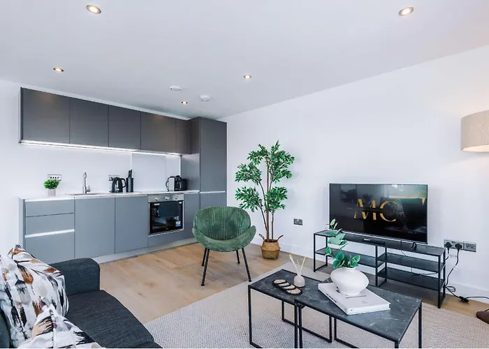 Premium 2-bed In Centre By Mcpi Hosting, Perfect For Families & Contractors *